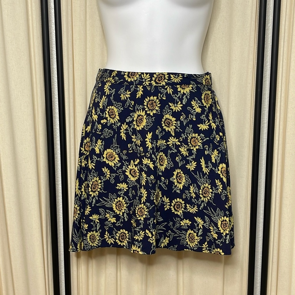 URBAN OUTFITTERS- KIMCHI BLUE HIGH WAISTED BLUR SUN FLOWER MINI SKIRT SIZE XS
